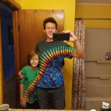 2 t-shirts qui s'assemblent