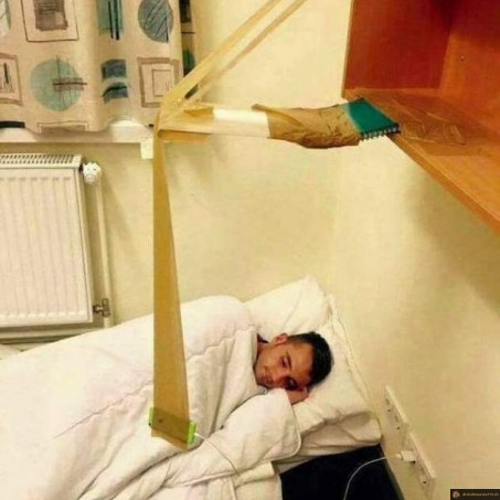 Astuce pour regarder son téléphone au lit