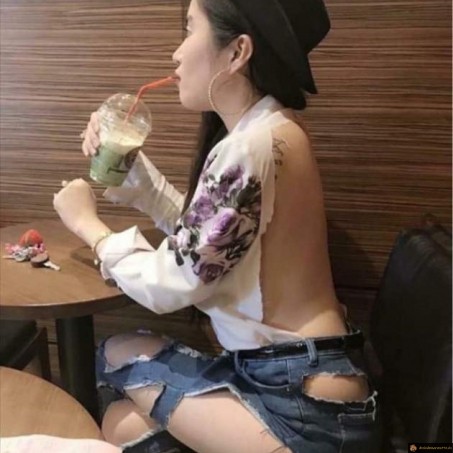 Attaqué par un ours elle se conforte à Starbucks