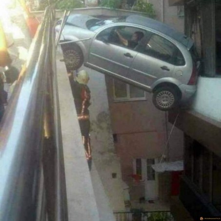 Bizarre cette place de parc