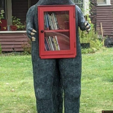 Boite à livre godzilla
