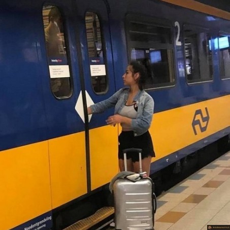 Bras coincé dans le train
