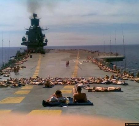 Bronzette sur le porte avions
