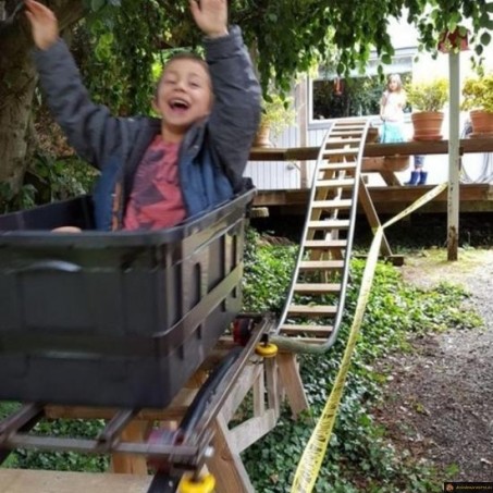 Chérie, j'ai construis un coaster dans la maison