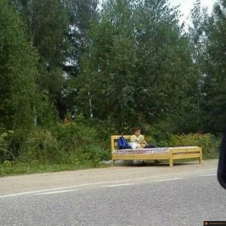 Dormir au bord de la route