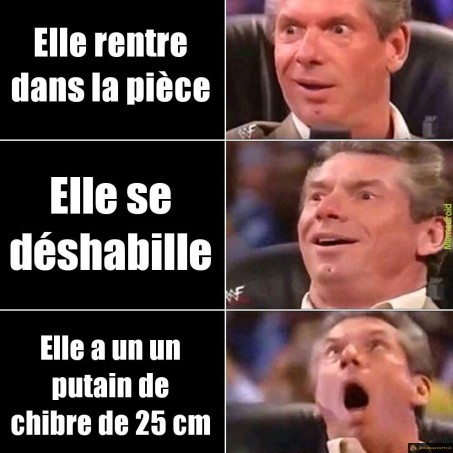Elle rentre et se déshabille