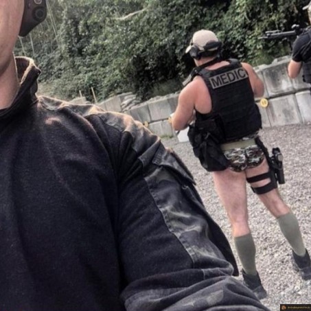 En slip mais avec un gilet par balle