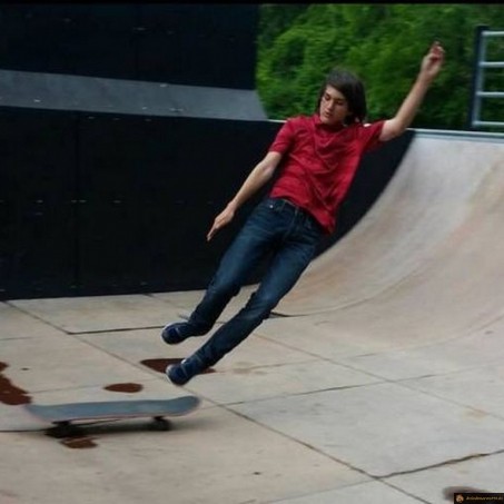 Fail faceplant skateboard