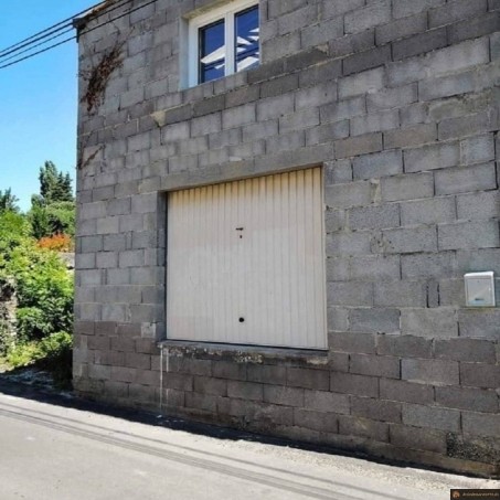 Garage pour voiture sauteuse