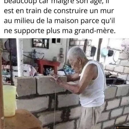 Grand-père construit un mur