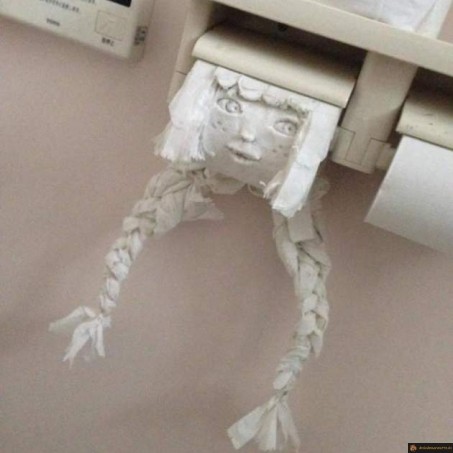 Il devait s'ennuyer au wc