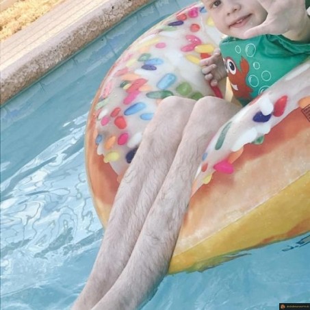 Jambes enfant poilues