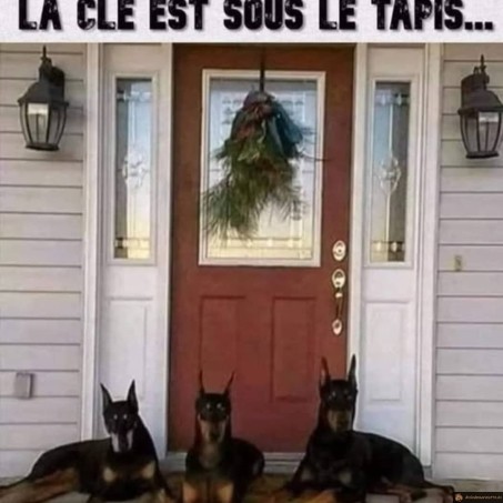 La clé est sous le tapis