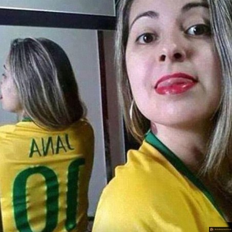 Lana n'a pas pensé au reflet