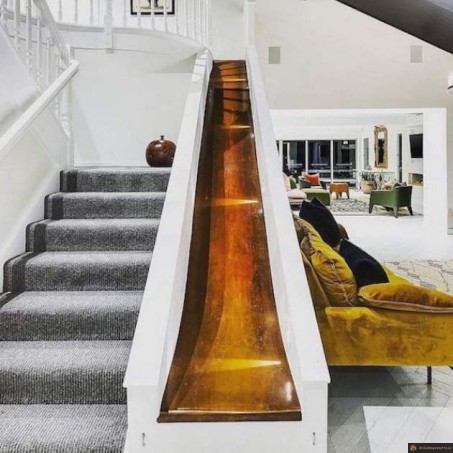Maison toboggan dans le salon 