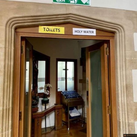 Ne pas se tromper de porte à l'eglise