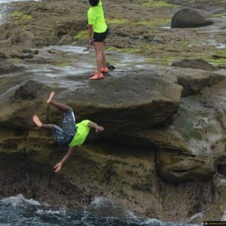 Ocean selfie fail