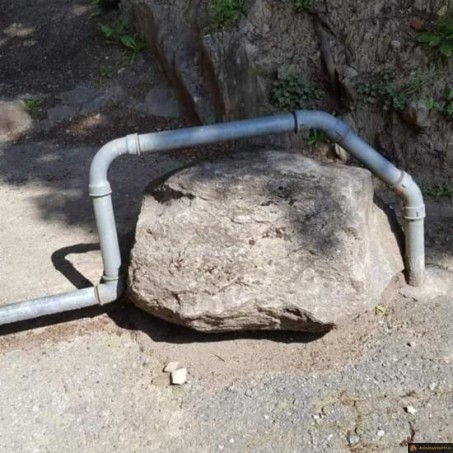 On m'a pas payé pour déplacer des pierres