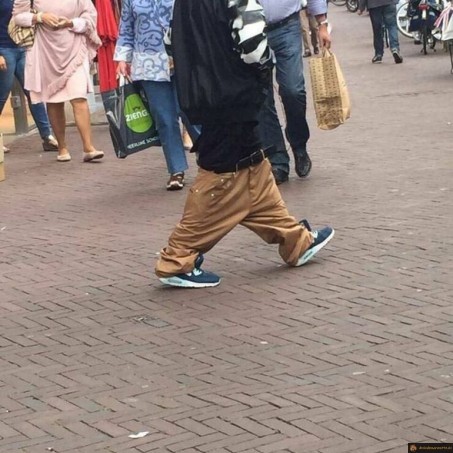 Pantalon toujours plus bas