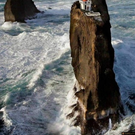 Phare seul au monde
