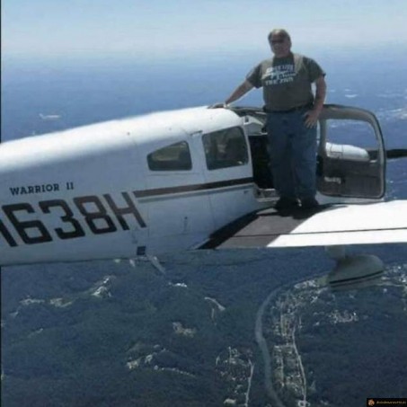 Photo sur l'aile d'un avion