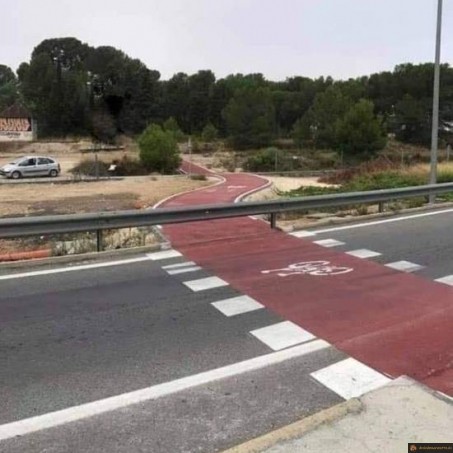 Piste cyclable barrée