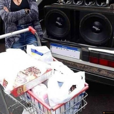 Quand tu as décidé de tuner le coffre de ta voiture