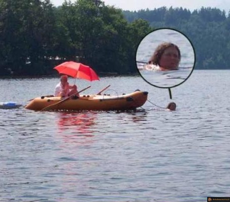 Sa femme tire le bateau