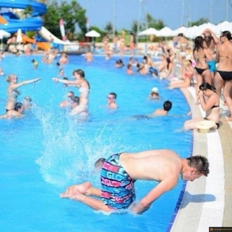 Salto raté à la piscine