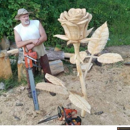 Sculpture rose en bois