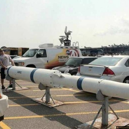 Se taper un missile