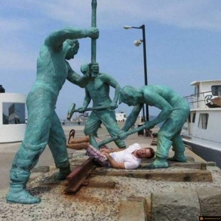 Statue cassage de noix