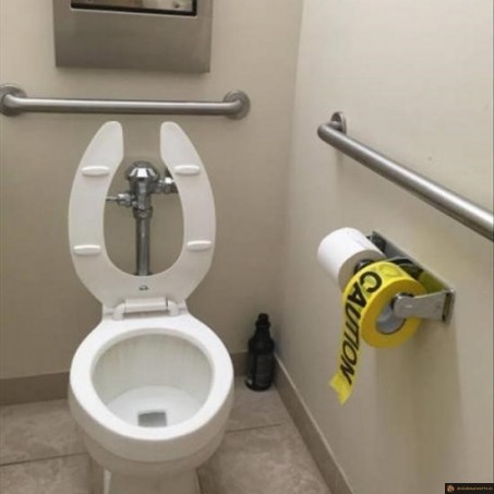 Toilettes deviennent scène de crime