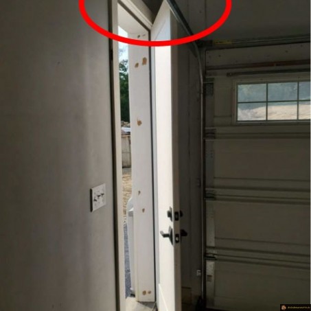 Toujours installer la porte à la fin