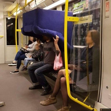 Transport bizarre dans le metro