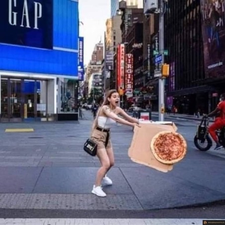 Trébucher avec une pizza