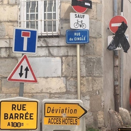 Trop de panneaux