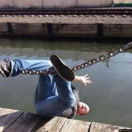 Trop tard....dans l'eau!