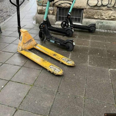 Trotinette ou transpalette