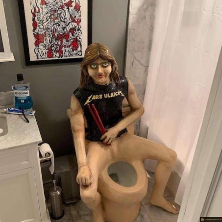 Wc Lars Ulrich 