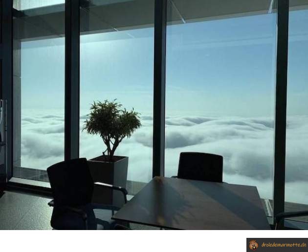 Bureau au dessus des nuages