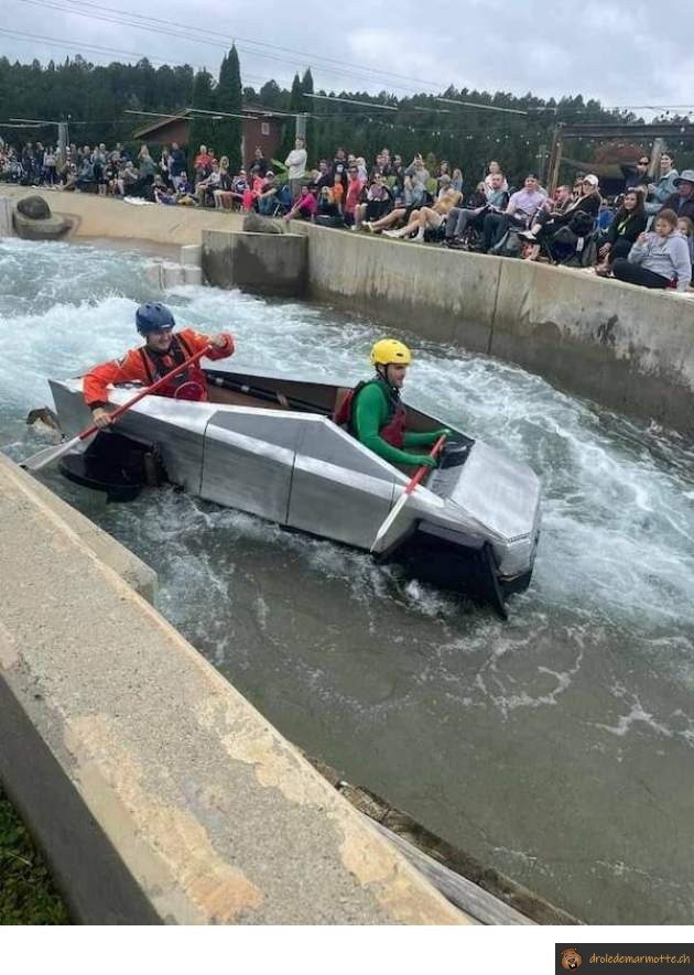 Cybertruck canoé