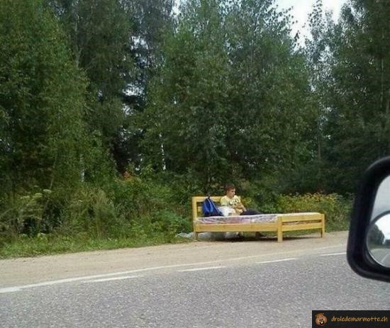 Dormir au bord de la route