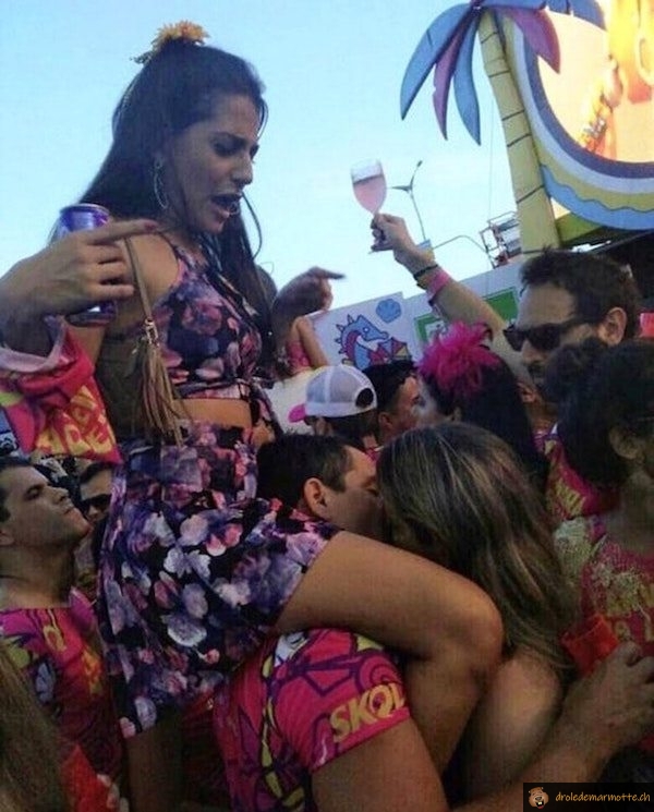 Laquelle est sa femme?
