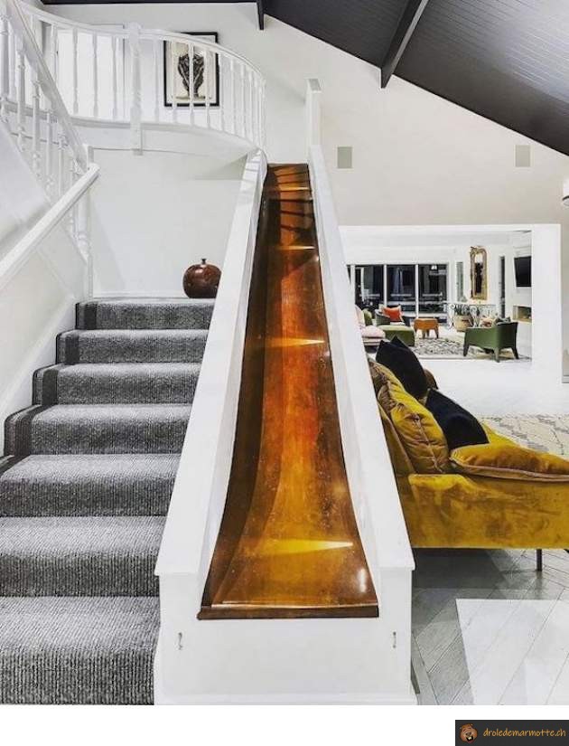 Maison toboggan dans le salon 