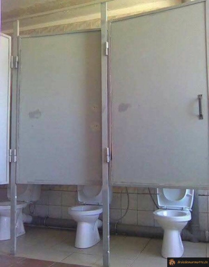 Portes wc bien hautes