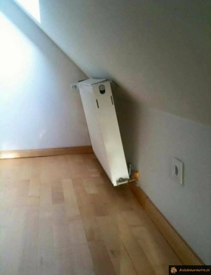 Radiateur penché sous toit