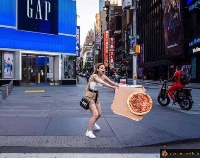 Trébucher avec une pizza