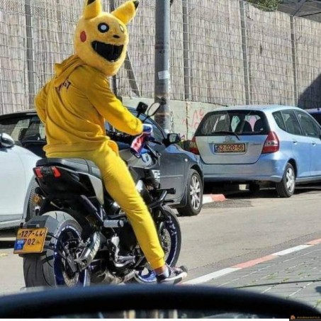 Pikachu à moto