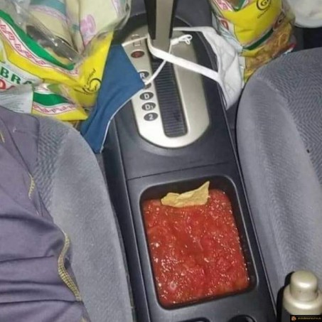 Saucier pour nachos dans voiture